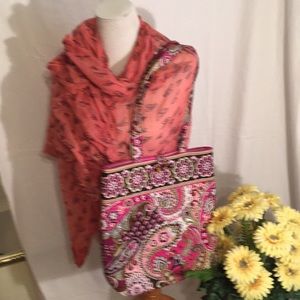 Vera Bradley Awesome 👀 looking Tote.🤗